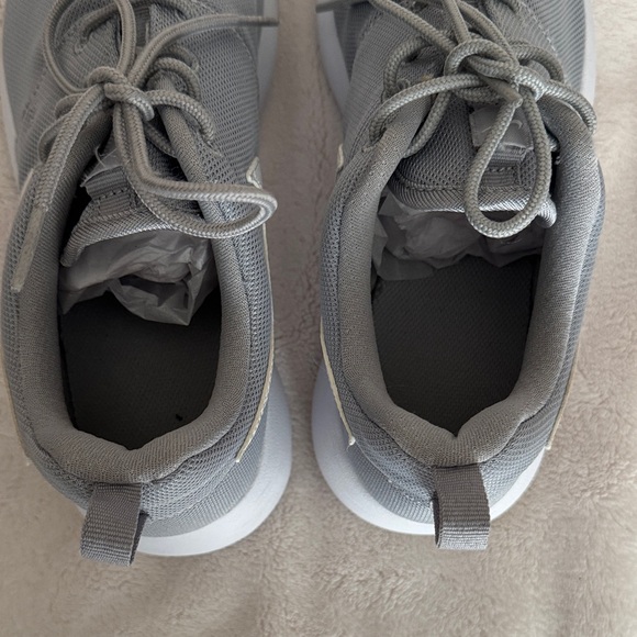 Nike Light Gray Sneakers with White Logo - Picture 7 of 10